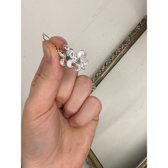 Set of three Silver Tone Vintage Earrings, Silver Heart Studs, Leave Drop Earrin - Picture 8 of 10